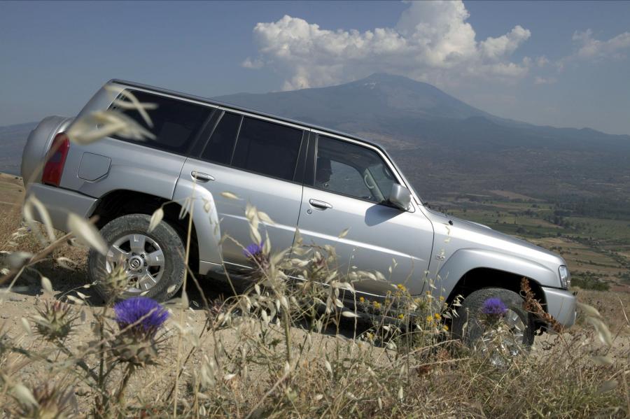  Nissan Patrol 2005 года  (фото 16 из 18)